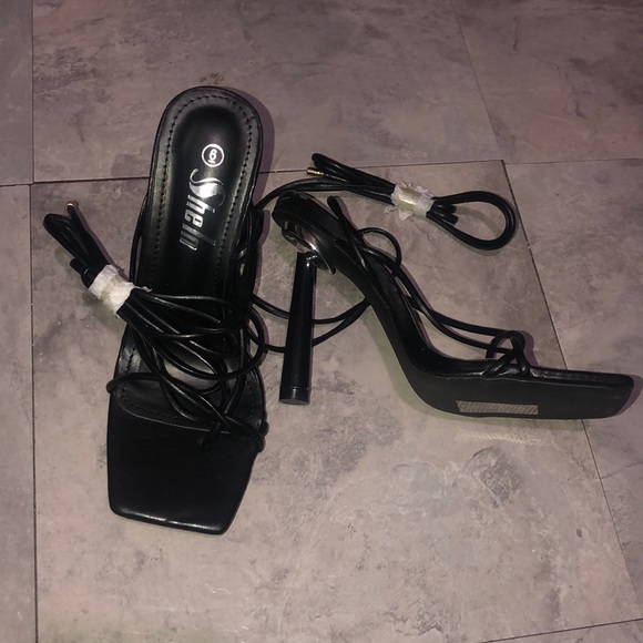Black open toe strap heels size 6 women brand new SHEIN shoe - Picture 3 of 8